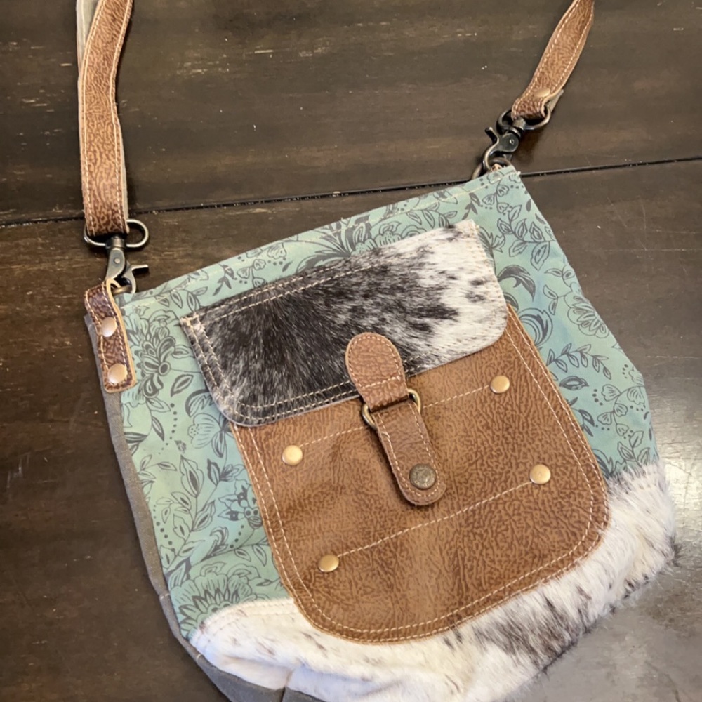 Myra Crossbody